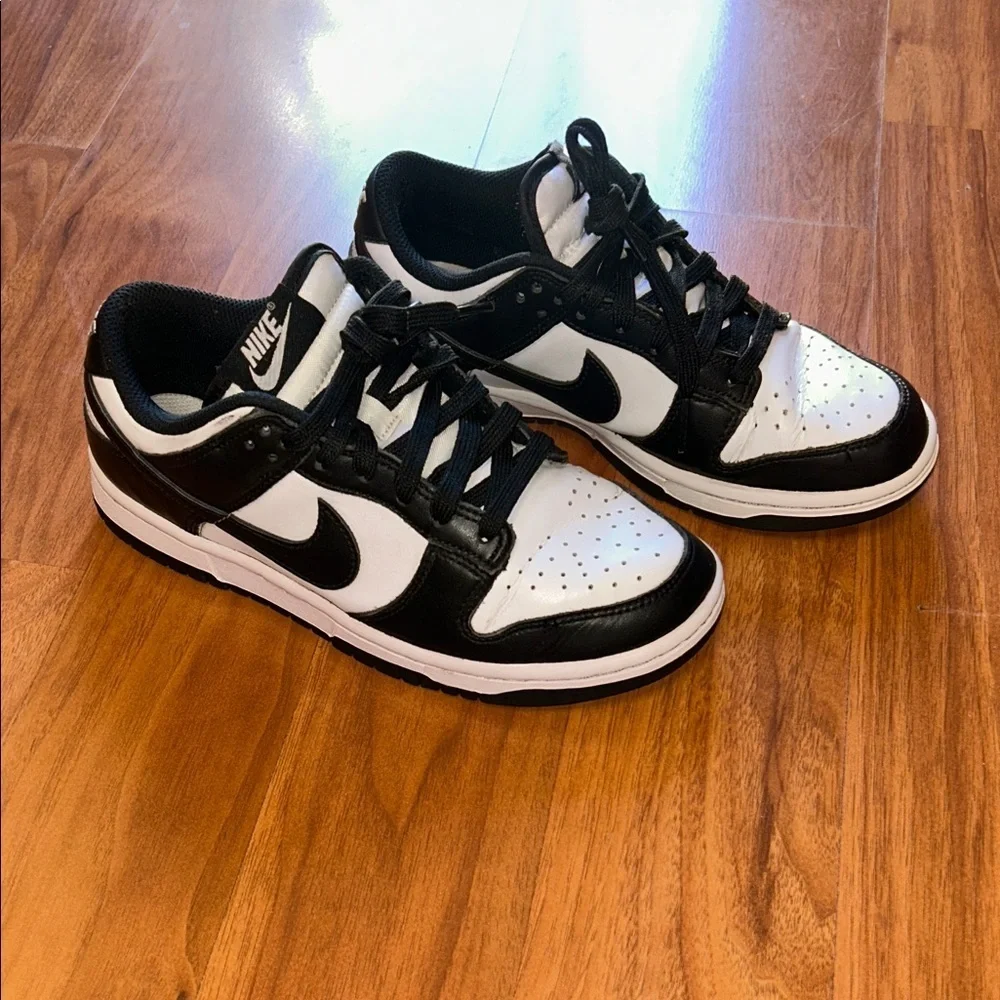 Nike Kids Sneakers in Black and White